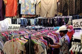 Bisnis baju bekas import/ Foto: Ist