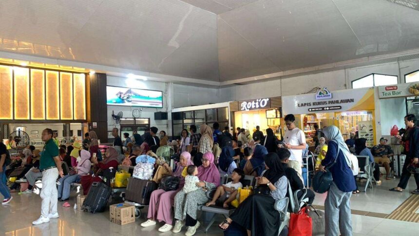 Suasana stasiun di Daop 8/ foto: Ist