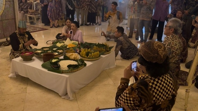 Prosesi Penobatan KGPH Hangabehi sebagai Raja Keraton Surakarta/ Foto: Ist
