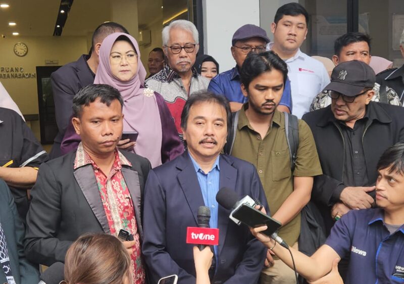 Roy Suryo cs wajib lapor ke polisi/ Foto: Ist