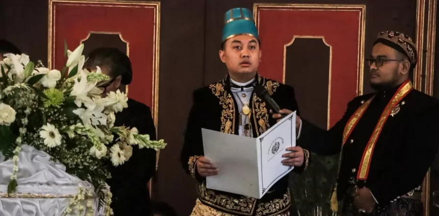 Gusti Purbaya saat membaca ikrar/ Foto: JP Solo