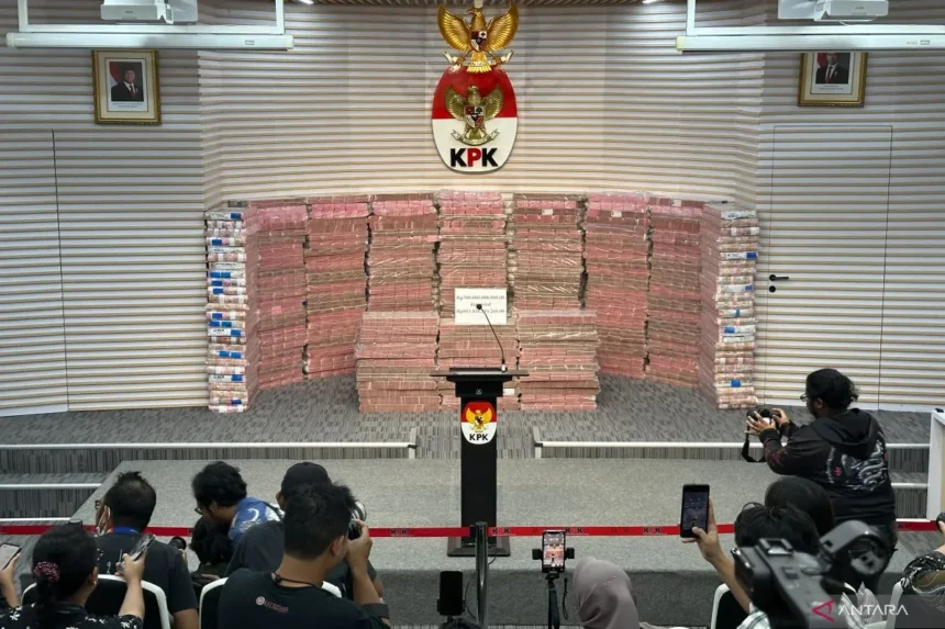 Barang bukti uang yang ditampilkan oleh KPK/ Foto: courtesy ANTARA