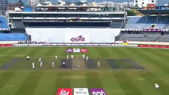 Tangkapan layar pertandingan Cricket Bangladesh dan Irlandia terhenti akibat gempa bumi/ Foto: Capture Hindustani Time