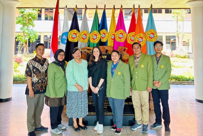 Para pengurus CLAS dan narasumber berfoto bersama usai seminar internasional/dok.aktual.co.id