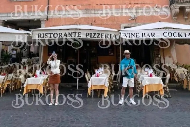 Foto yang beredar di media sosial yang diduga RK dan Aura Kasih/ Foto: X