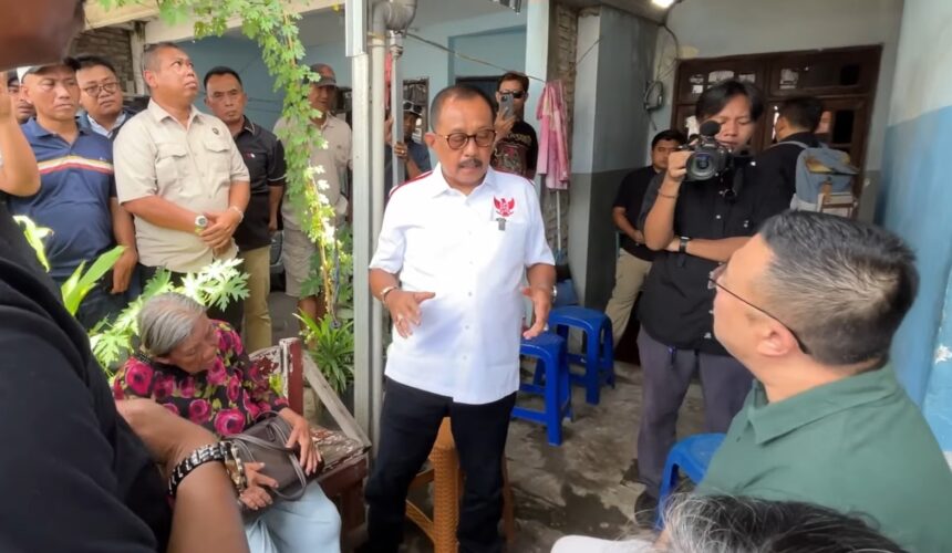 Tangkapan layar youtube channel Armuji saat berdialog tentang kasus Nenek Elina/ Foto: youtube