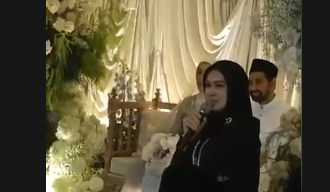 Tangkapan layar pernikahan Gubernur Aceh Mualem dengan salah satu wanita yang diduga asal Malaysia/ Foto: Tiktok
