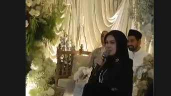 Tangkapan layar pernikahan Gubernur Aceh Mualem dengan salah satu wanita yang diduga asal Malaysia/ Foto: Tiktok