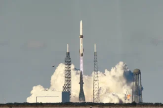 Roket Blue Origin New Glenn diluncurkan dari Stasiun Angkatan Luar Angkasa Cape Canaveral, Florida/ Foto: capture NBC News