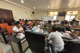 Mitra BGN saat dengar pendapat dengan Komisi D DPRD Surabaya/ Foto: aktual