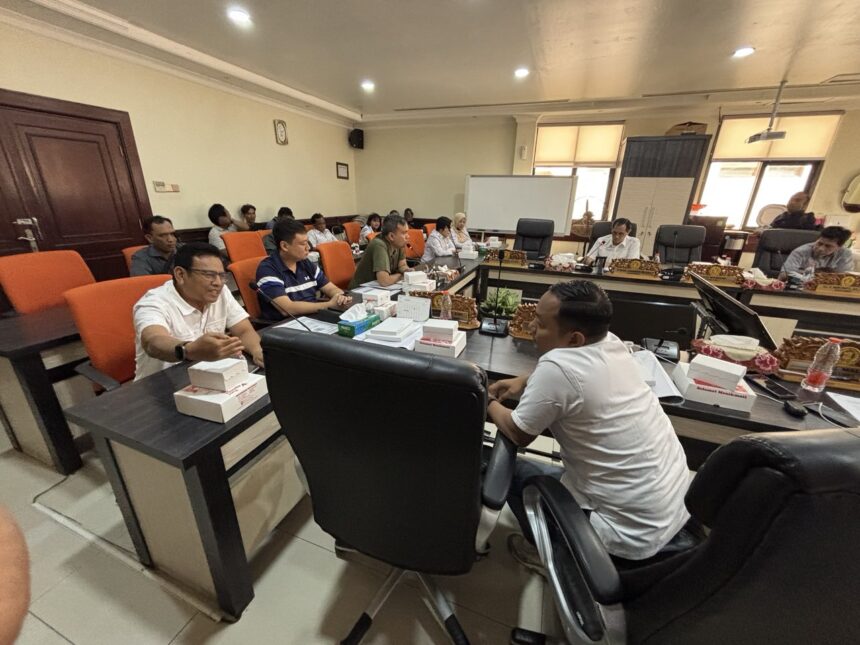 Mitra BGN saat dengar pendapat dengan Komisi D DPRD Surabaya/ Foto: aktual