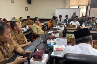 Suasana dengar pendapat di Komisi D DPRD Kota Surabaya/ Foto: aktual