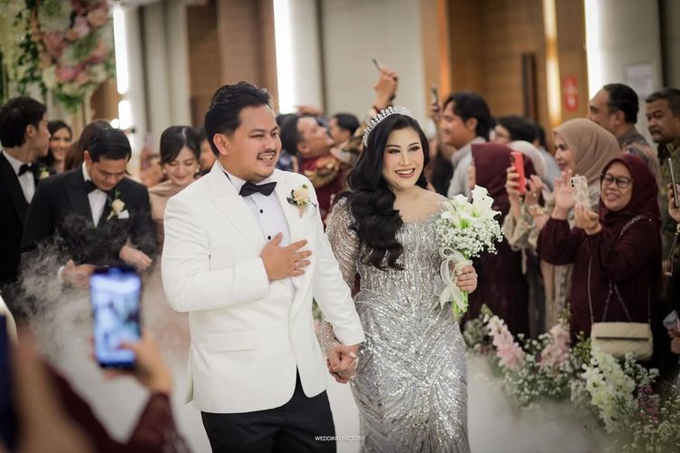 Rully dan Boiyen saat melangsungkan pernikahan/ Foto: instagram