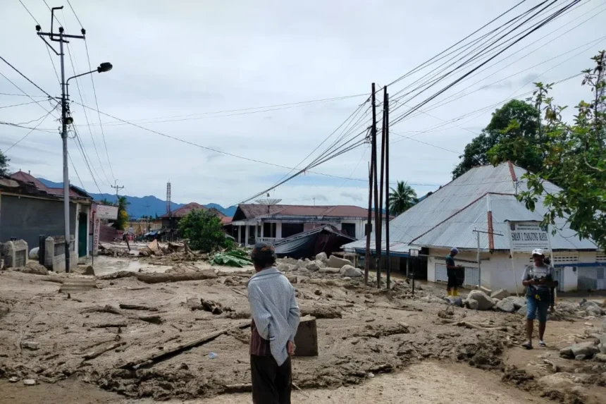 Rumah yang terdampak banjir bandang melanda Pasar Maninjau, Nagari Maninjau, Kecamatan Tanjung Raya, Kabupaten Agam / Foto: courtesy ANTARA