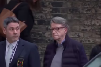 Peter Mandelson saat ditangkap dikediaman Inggris/ Foto: The Guardian