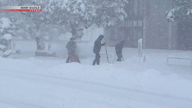 Suasana badai salju di Jepang/ Foto: NHK
