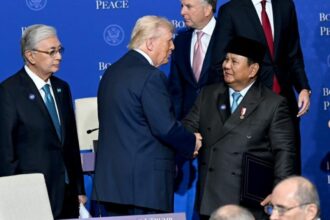 Presiden Donadl J Trump bersalaman dengan Presiden Prabowo/ Foto : Setneg