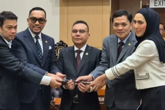 Wakil Ketua DPR RI Sufmi Dasco Ahmad bersama Ahmad Sahroni dan jajaran pimpinan Komisi III DPR RI / Foto: capture ANTARA