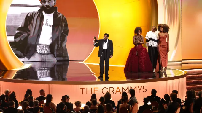 Kendruck Lamar saat menerima Grammy Awarad 2026/Foto: capture deadline