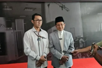 Menag Nasarudin Umar (kanan) saat mendatangi gedung KPK didampingi jubir KPK Budi Prasetyo/ Foto: capture ANTARA