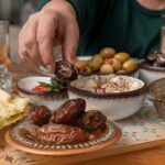 Ilustrasi berbuka dengan kurma/ Foto; Ist