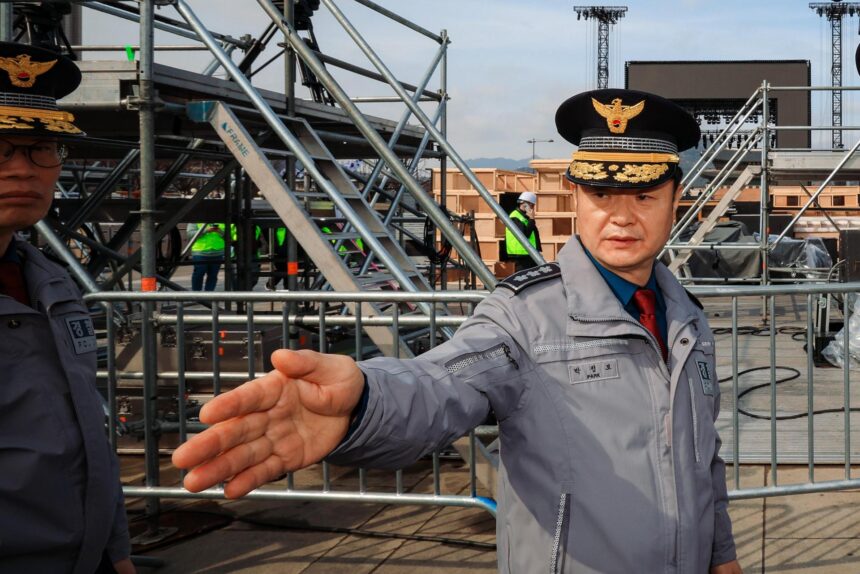 Polisi melakukan persiapan menjelang konser BTS/ Foto: Korean Times