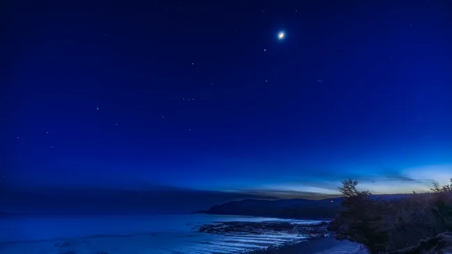 Bulan bersinar di dekat Jupiter pada April 2025/ Foto: space