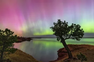 Aurora dampak badai matahari/ Foto: space