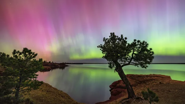 Aurora dampak badai matahari/ Foto: space