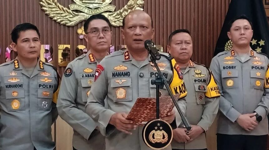 Kapolda Jatim Irjen Pol. Nanang Avianto memberikan penjelasan terkait ledakan Masjid Raya Pesona, Jember/ Foto: courtesy ANTARA