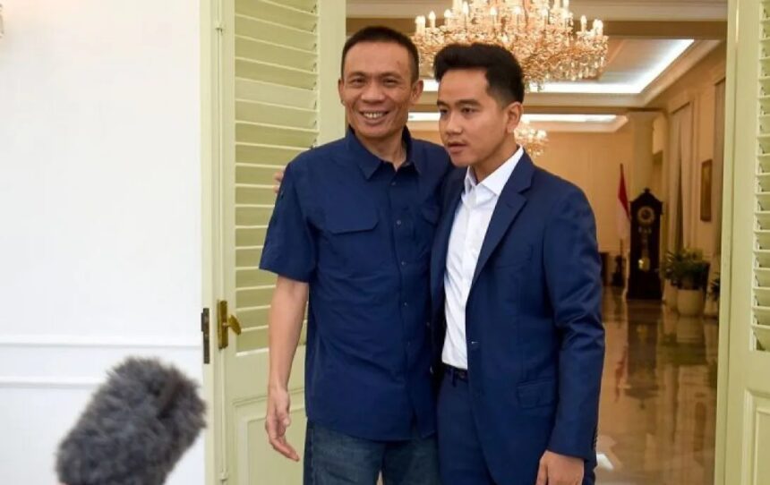 Rismon dan Gibran sesaat setelah saling memaafkan/ Foto : courtesy ANTARA