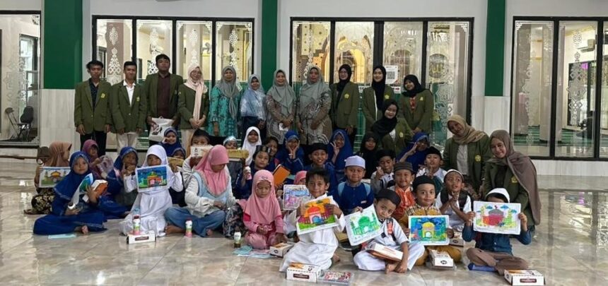 Mahasiswa UPN Veteran Jatim saat melakukan pengabdian/dok.aktual.co.id