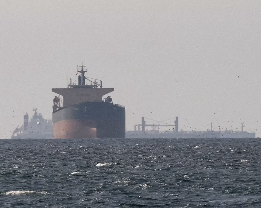 Kapal Tanker di Selat Hormuz/ Foto: the guardian