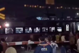 Kecelakaan KA Argo Bromo tabrak KRL di Stasiun Bekasi Timur/ Foto: Ist