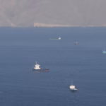 Kapal-kapal di Selat Hormuz/ Foto: The Guardian