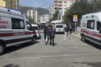 Suasana sekolah di Kahramanmaras, Turki selatan, setelah penembakan/ Foto: capture Aljazeera