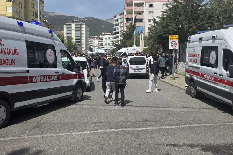 Suasana sekolah di Kahramanmaras, Turki selatan, setelah penembakan/ Foto: capture Aljazeera