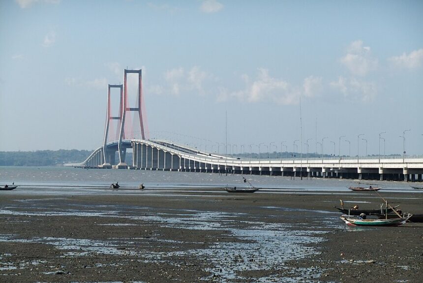 Jembatan Suramadu/ Foto: wikipedia