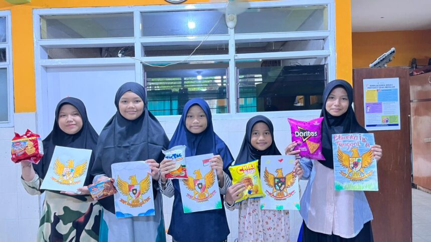 Anak panti menunjukkan kreativitasnya setelah dibina mahasiswa UPN Veteran Jatim/dok.aktual.co.id