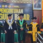Rektor dan Senat berfoto bersama dengan 5 profesor yang baru dikukuhkan/dok.aktual.co.id