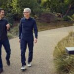 CEO Apple Tim Cook (kanan) dan John Ternus (kiri)/ Foto: engagatged