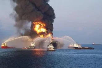 Kebakaran Kilang Minyak Deepwater Horizon/ Foto: The Guardian