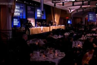 Suasana mencekam saat penembakan di makan malam Presiden Donald J Trump/ Foto: AP News