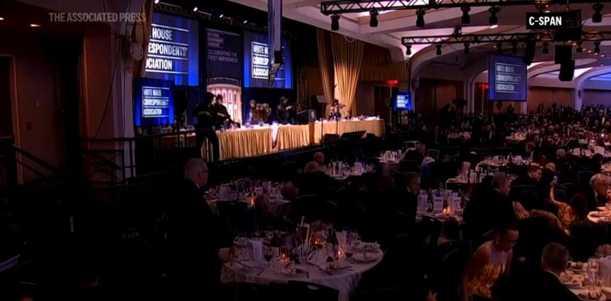 Suasana mencekam saat penembakan di makan malam Presiden Donald J Trump/ Foto: AP News