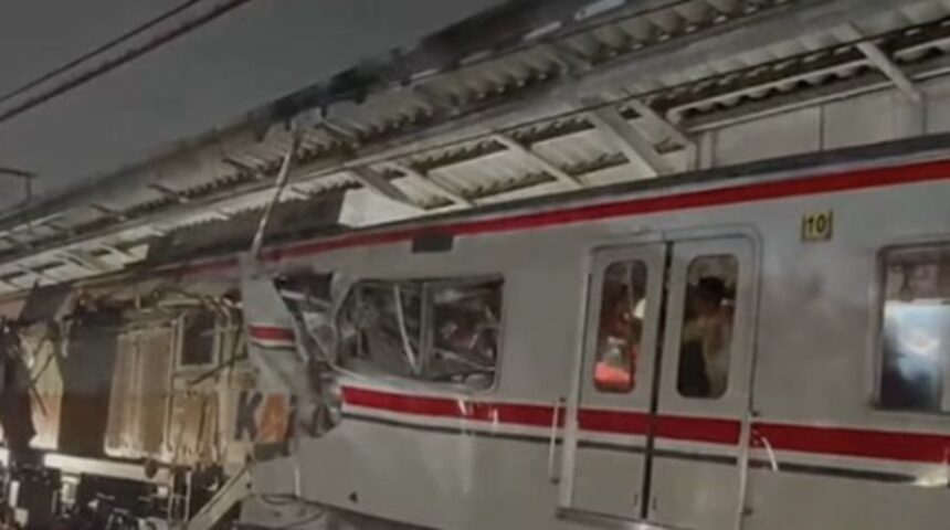 Tangkapan layar kecelakaan KA di Stasiun Bekasi Timur/ Foto: Ist