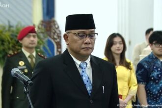 Ketua Umum Konfederasi Serikat Pekerja Seluruh Indonesia (KSPSI) Mohammad Jumhur Hidayat dilantik sebagai Menteri Lingkungan Hidup (LH)/ Foto: Setneg