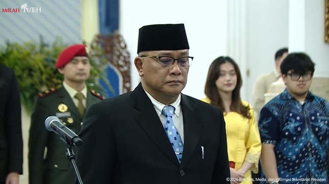 Ketua Umum Konfederasi Serikat Pekerja Seluruh Indonesia (KSPSI) Mohammad Jumhur Hidayat dilantik sebagai Menteri Lingkungan Hidup (LH)/ Foto: Setneg