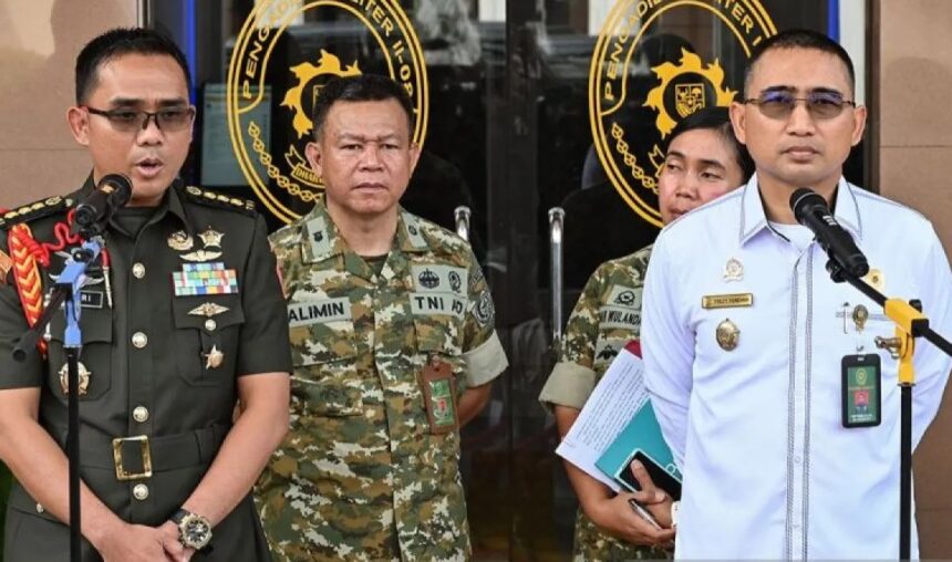 Kepala Pengadilan Militer (Kadilmil) II-08 Jakarta Kolonel Chk Fredy Ferdian Isnartanto (kanan) bersama Kepala Oditur Militer Kolonel Chk Andri Wijaya (kiri)/ Foto: capture ANTARA
