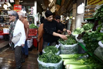 Aktifitas pasar di Iran/ Foto: aljazeera