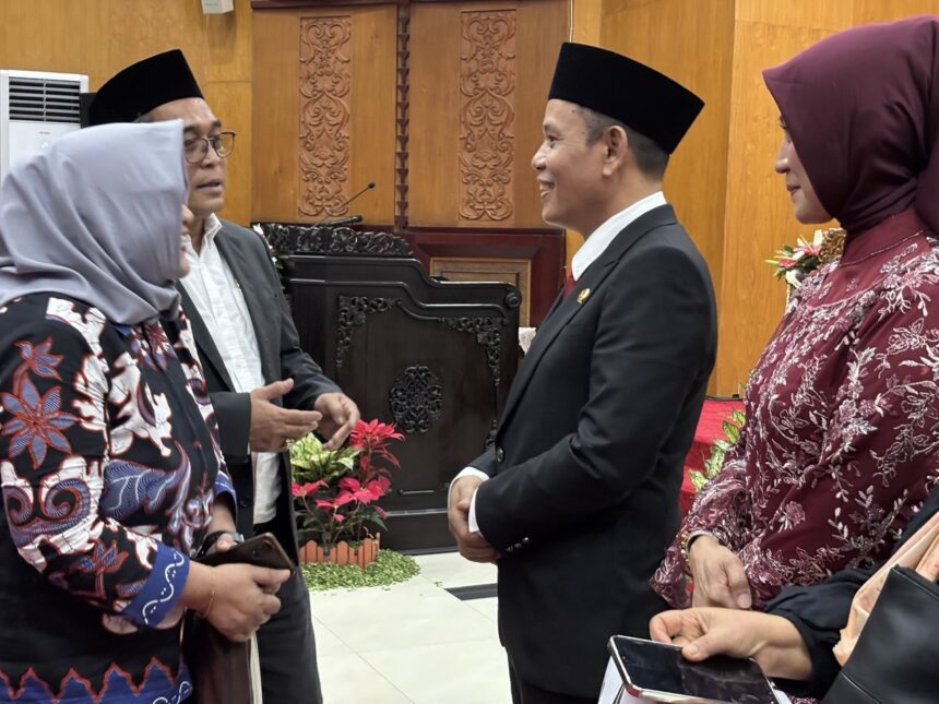 Syaifuddin Zuhri saat beramah tamah dengan undangan DPRD Kota Surabaya/ Foto: aktual